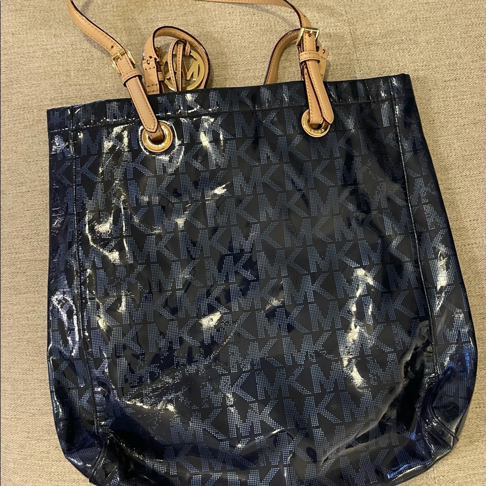 Michael Kors Bag • Retail $178 •